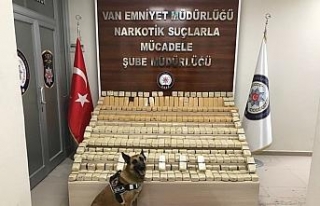 Tırın deposundan 140 kilo eroin çıktı