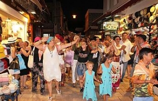 Turistler ilgiyle izledi: Bodrum’da renkli görüntüler