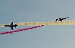 Türk Yıldızları’ndan nefes kesen gösteri