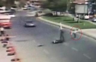 Yayaya çarpan çalıntı motosiklettekiler seke seke...