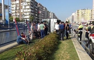 Yolcu minibüsü devrildi: 12 yaralı