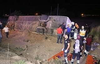 Yolcu otobüsü şarampole devrildi: 6 ölü, 44 yaralı
