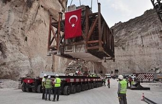 600 yıllık Hasankeyf kale kapısı taşındı