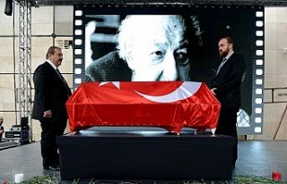 Ara Güler için Galatasaray Meydanı’nda tören