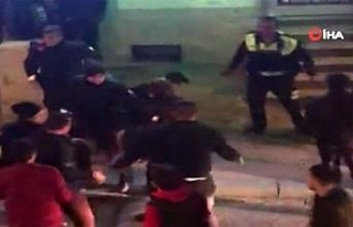 Asker uğurlaması yapan grupla polis arasında arbede