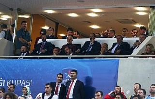 Bakan Soylu ve Başkan Ali Koç tribünde