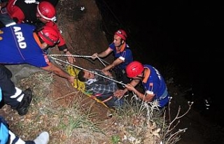 Baraja düşen şahsa nefes kesen kurtarma operasyonu