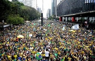 Brezilya’da halk sokaklara döküldü