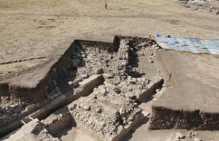 Çorum’da 1800 yıllık havuz ve veranda bulundu