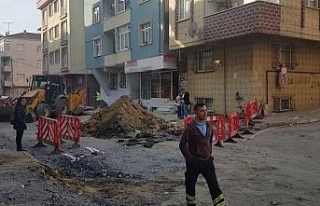 Doğalgaz borusu delindi, bir adan alevler yükseldi