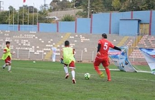 Efsaneler Mardin’de gençlerle sahaya çıktı