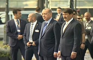 Erdoğan resmi törenle karşılandı