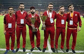Galatasaray Espor Zula Takımı kupalarını tanıttı