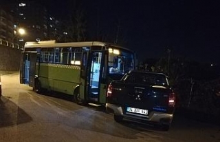 Halk otobüsü ile kamyonet kafa kafaya çarpıştı:...