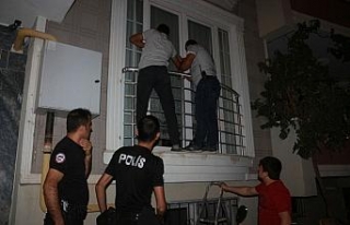 ’Hırsız içeride’ ihbarı polisi balkona tırmandırdı