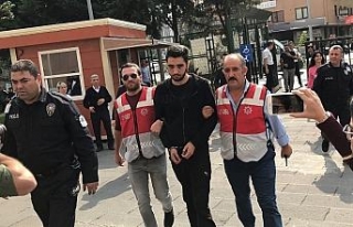 İnsanların üstüne araba süren zanlı adliyeye...
