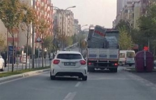 İstanbul’da aşırı yüklü kamyonlar trafikte...