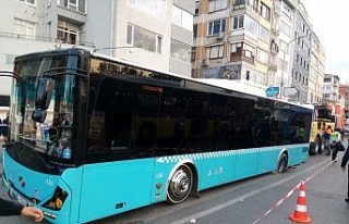 Kadıköy’de yol çöktü