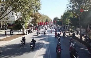 Motosikletlilerden ‘Cumhuriyet’ konvoyu