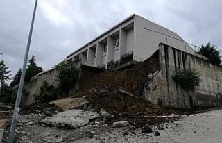 Ordu’da bir lisenin istinat duvarı çöktü