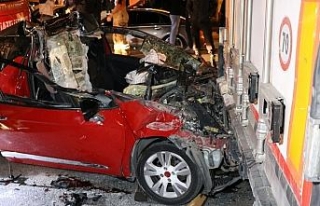 Otomobil TIR’ın altına girdi: 1 ölü 2 yaralı