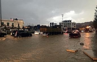 Sakarya’da sağanak yolları göle çevirdi