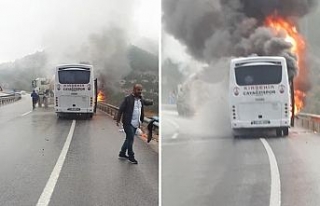 Seyir halindeki otobüs alev alev yandı