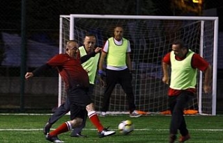 Siyasete futbol arası