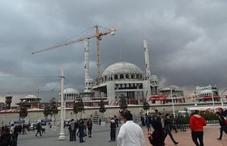 Taksim’de sağanak yağış