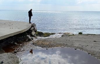 Tekirdağ’da dere kızıla döndü