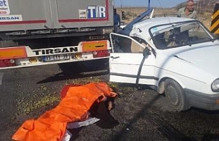 Tır ile otomobil çarpıştı: 1 ölü, 3 yaralı