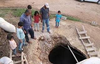 Toprak çöktü, dev çukur ortaya çıktı