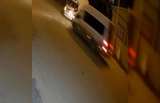 Kamyonet ile minibüs çarpıştı: 11 yaralı, o...