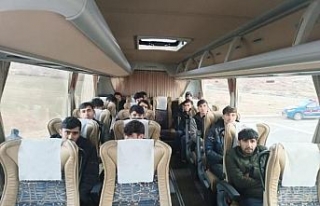 Malatya'da otobüste 15 kaçak göçmen yakalandı