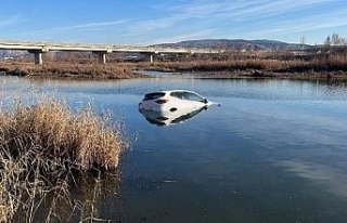Nehirde otomobil bulundu, sahibinin 'Araba gölde'...