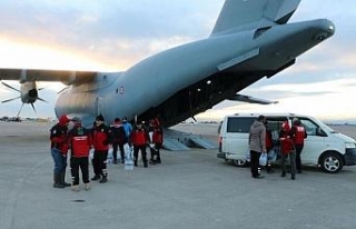 Depremzedelere gelen yardım malzemeleri İncirlik...