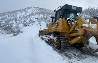 Doğu'daki 5 ilde 427 yerleşim yeri yolu, kardan...