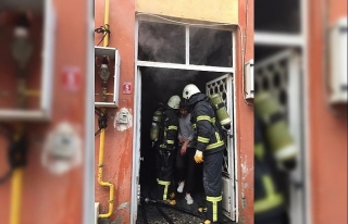 Evde yangın çıktı; 5'i çocuk 7 Afgan dumandan...