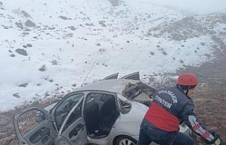 Yoğun sis ve kar, kazaya neden oldu: 2’si ağır,...