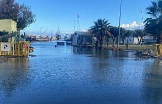 Deniz seviyesinin yükseldiği İskenderun'da...