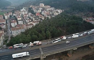 TEM'de 23 araç birbirine girdi; İstanbul yönü...
