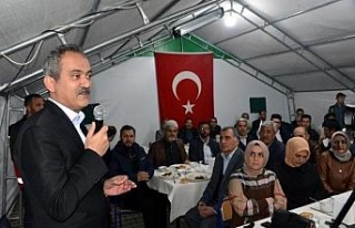 Bakan Özer: Deprem bölgesinin normalleşmesini eğitim...