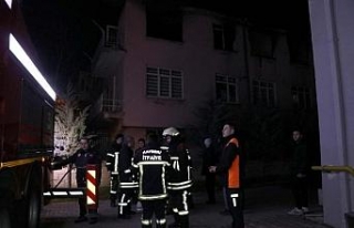 Kayseri'de 2 katlı binada yangın