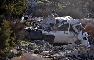 Mermer ocağı işçilerinin bulunduğu cip şarampole...