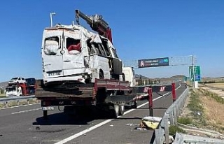 Aksaray'da fındık işçilerini taşıyan minibüs...