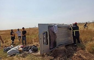 Mardin'de lastiği patlayan hafif ticari araç...