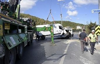 Sarıyer'de devrilen araç tüneli 2 saat kapattı