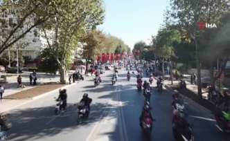 Motosikletlilerden ‘Cumhuriyet’ konvoyu