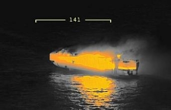 Hollanda’da kargo gemisinde yangın: 1 ölü (EK FOTOĞRAF)