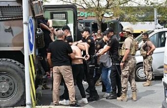 İzmir'de adliye yakınındaki çatışmaya 21 gözaltı